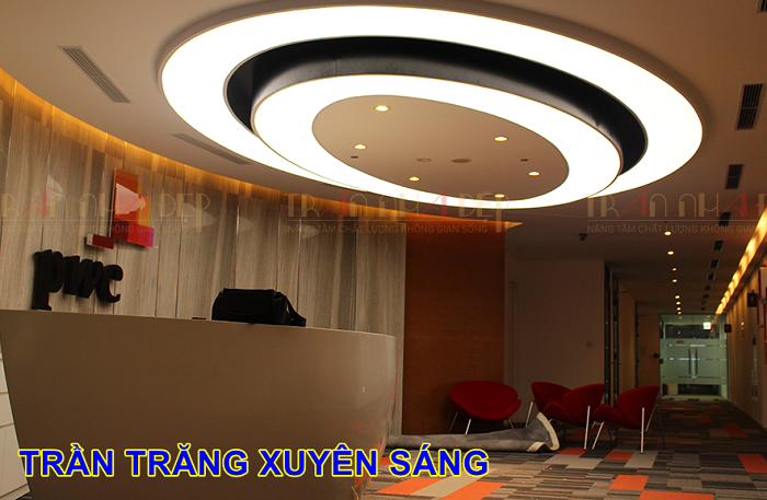 thi công trần trắng xuyên sáng