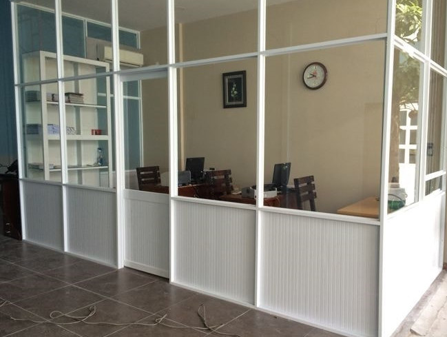 vách ngăn kính giá rẻ Hà Nội