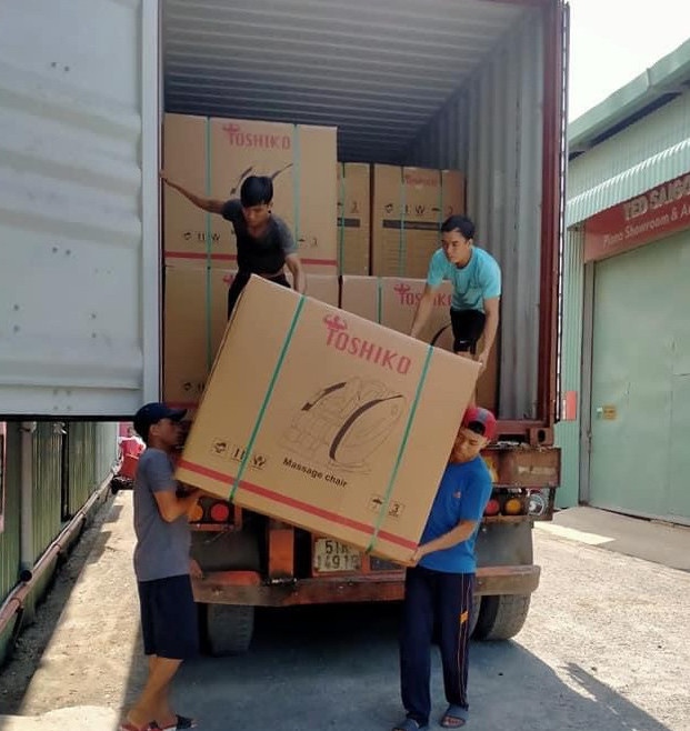 xuống hàng container