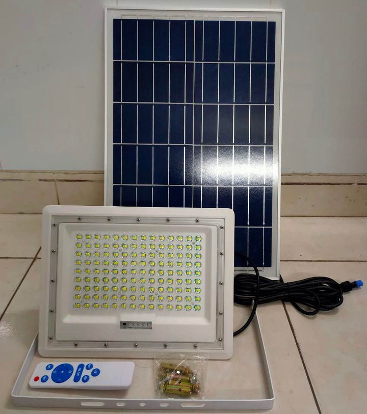 một bộ đèn led năng lượng mặt trời