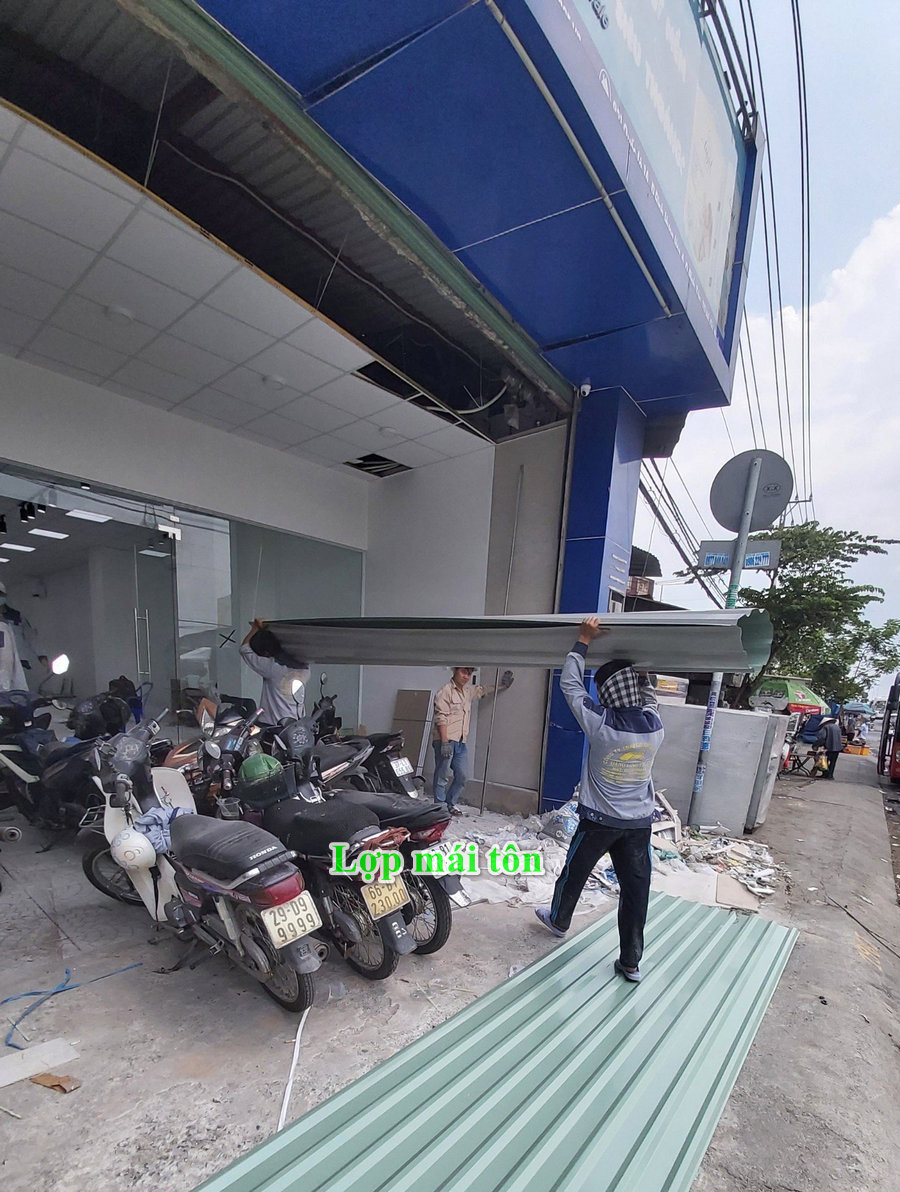 lợp tôn và xử lý dột cho cửa hàng