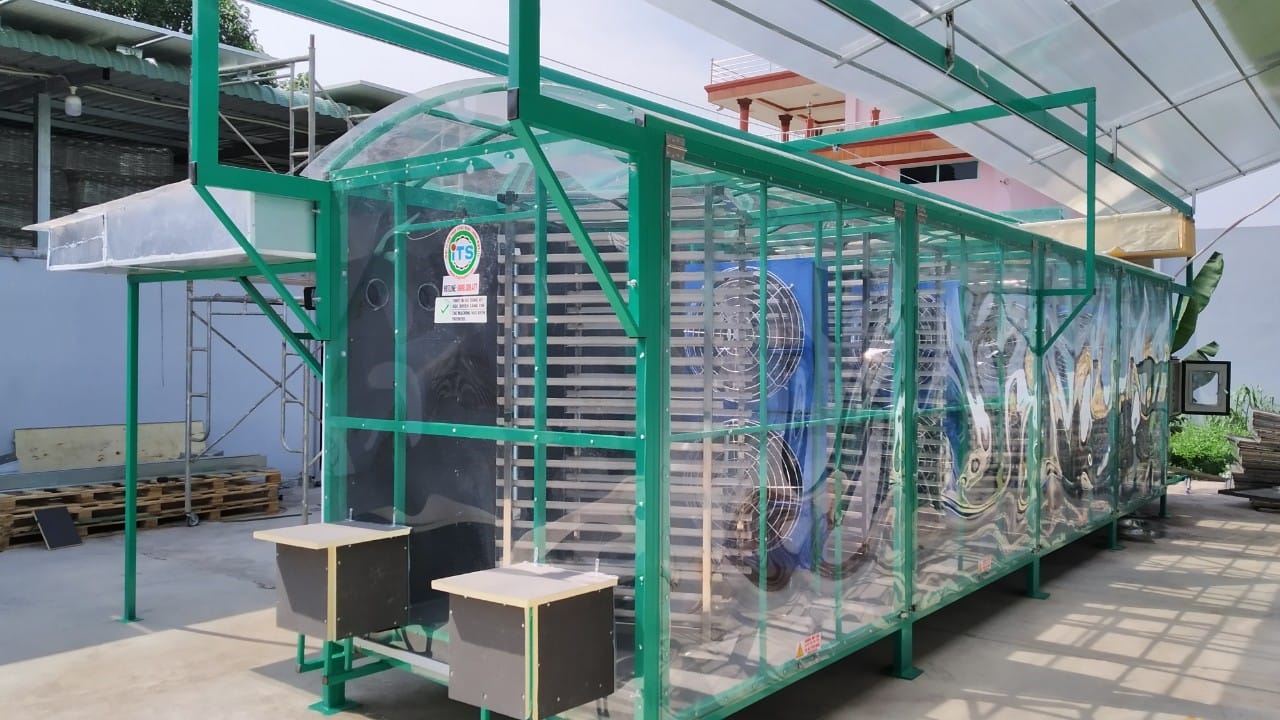 máy sấy năng lượng mặt trời trục đứng