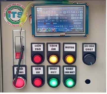 Tủ điều khiển và giám sát với màn hình giao diện LCD giúp điều chỉnh dễ dàng các thông số sấy.