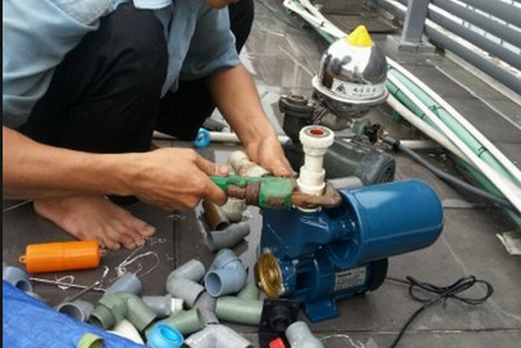sửa máy bơm nước