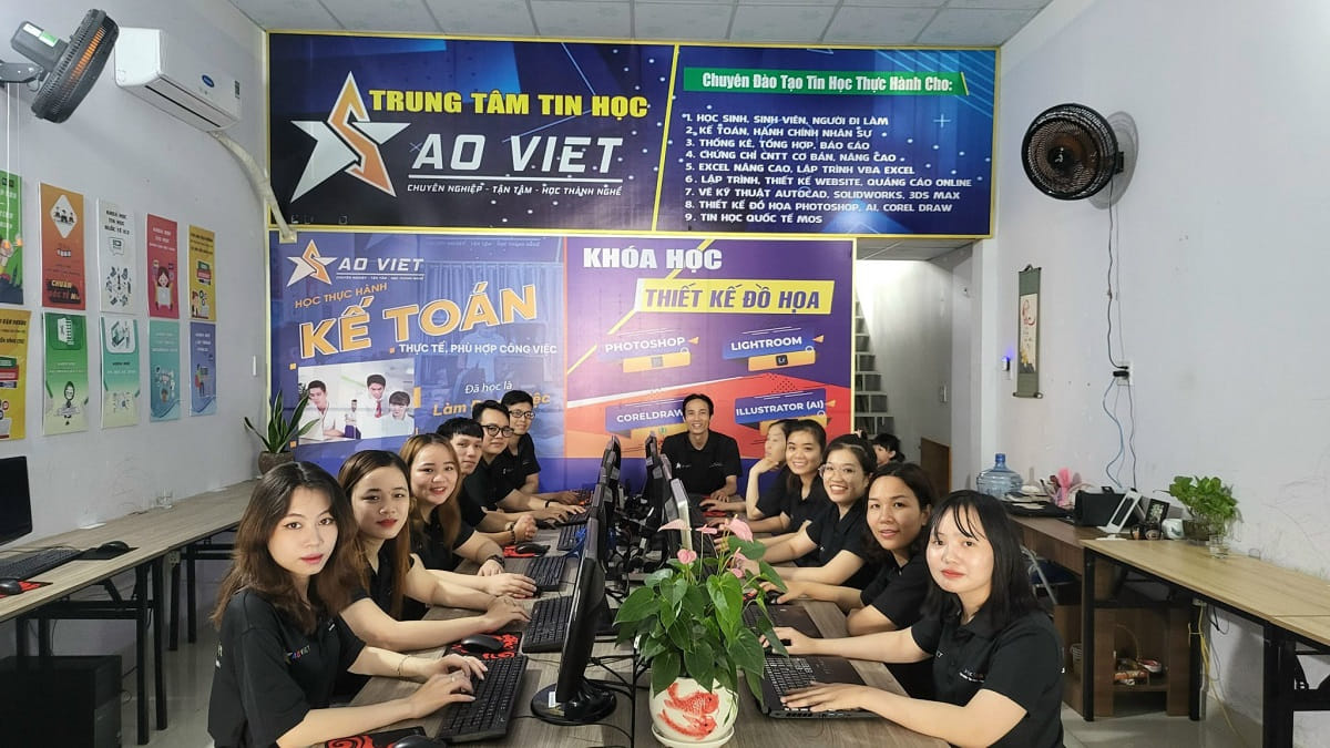 Đội ngũ nhân viên đánh máy