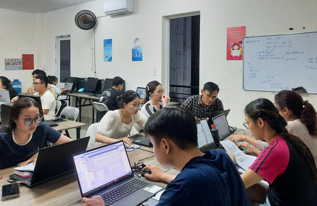 Học viên học ứng dụng AI trong kế toán